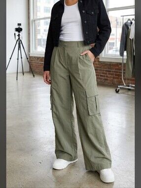 Wilo The Label Anthropologie Womens Large Parachute Green Cargo Pants Wide Leg